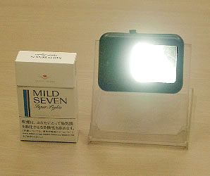 Ultra-thin light featuring a LED light lens (prototype)